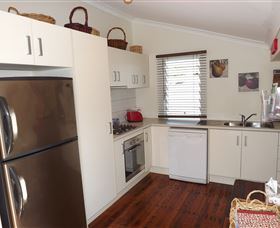 Red Ginger Bungalow - Lennox Head Accommodation 1