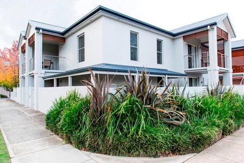 Stay Bathurst - Lennox Head Accommodation 5