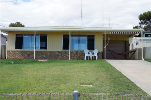 Family Tides - Lennox Head Accommodation 0