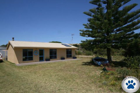 LJ Hooker Goolwa Holiday Rentals - 15 Eaton Avenue, Goolwa Beach - Lennox Head Accommodation 0