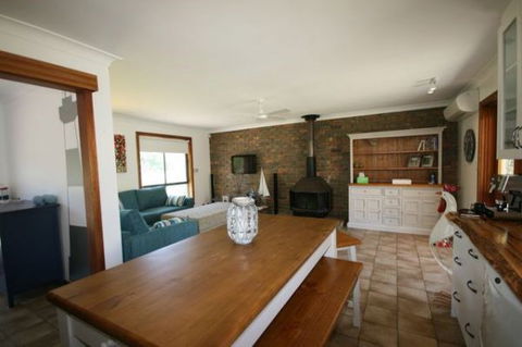 LJ Hooker Goolwa Holiday Rentals - 15 Eaton Avenue, Goolwa Beach - Lennox Head Accommodation 1