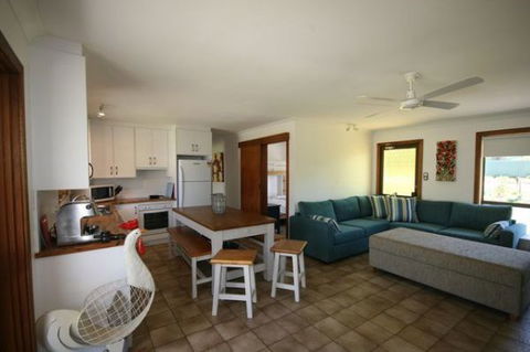 LJ Hooker Goolwa Holiday Rentals - 15 Eaton Avenue, Goolwa Beach - Lennox Head Accommodation 2