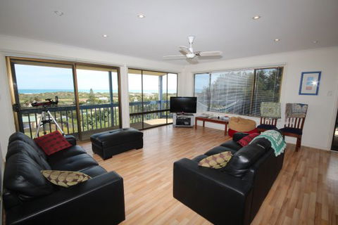 LJ Hooker Goolwa Holiday Rentals - 39 Bradford Road, Goolwa Beach - Lennox Head Accommodation 0