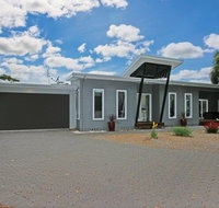 Poolside - Lennox Head Accommodation