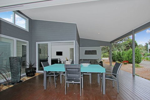Poolside - Lennox Head Accommodation 4