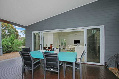 Poolside - Lennox Head Accommodation 5