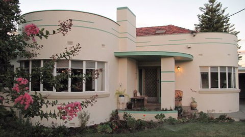 B&B Wodonga - Art Deco Accommodation - Lennox Head Accommodation 0