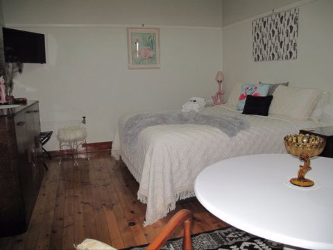 B&B Wodonga - Art Deco Accommodation - Lennox Head Accommodation 2