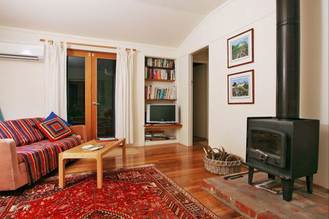Oakhill Cottage - Lennox Head Accommodation 1