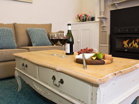 Queen's Cottage Barossa Valley - Lennox Head Accommodation 3