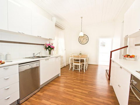 Queen's Cottage Barossa Valley - Lennox Head Accommodation 4