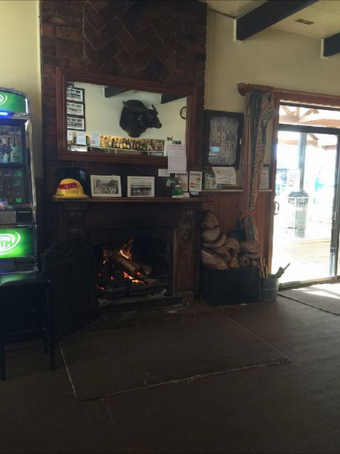 Royal Hotel Snake Valley - Lennox Head Accommodation 2