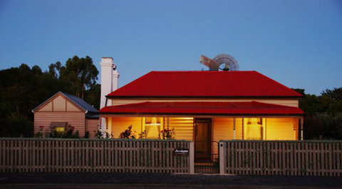 Shurdingtons Cottage - Lennox Head Accommodation 1
