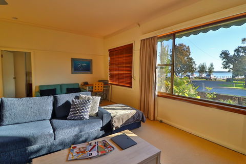 A Reflection On The Lake - Lennox Head Accommodation 0