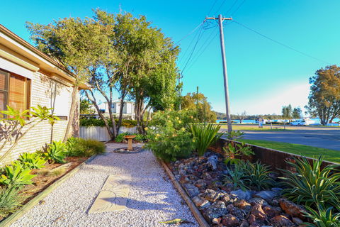 A Reflection On The Lake - Lennox Head Accommodation 7