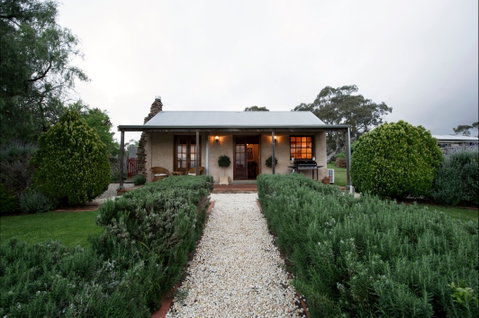 Enerby Farm Cottage - Lennox Head Accommodation 1