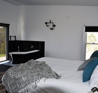 Hickory Moon - Lennox Head Accommodation