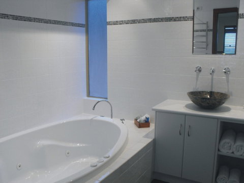 Karma Chalets And Karisma Spa - Lennox Head Accommodation 2