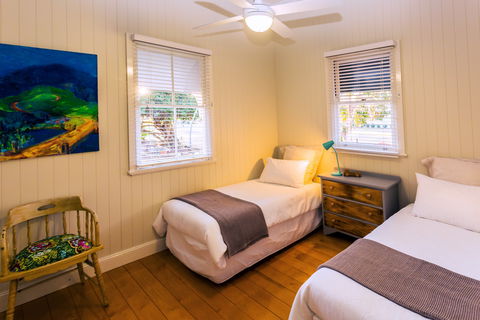 Kenilworth Cottage Barcaldine - Lennox Head Accommodation 2
