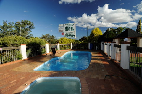 McNevins Warwick Motel And Gunyah Restaurant - Lennox Head Accommodation 2