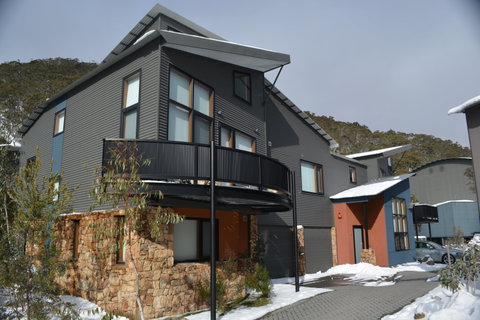 Snow Stream Apartments - Lennox Head Accommodation 1