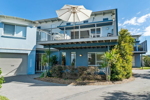 White Sands Deck House - Lennox Head Accommodation 1