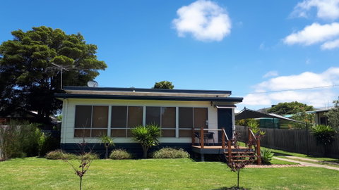Bay Bell Cottage - Lennox Head Accommodation 0