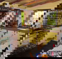 Settlers Hut - Lennox Head Accommodation