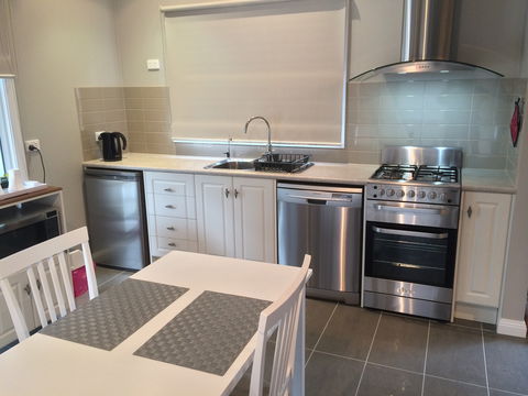 High Peaks Cottages - Lennox Head Accommodation 2