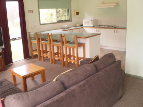 Khancoban Rose Holiday Units - Lennox Head Accommodation 2