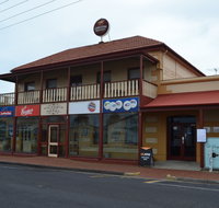 Victoria Hotel Port McDonnell - Lennox Head Accommodation