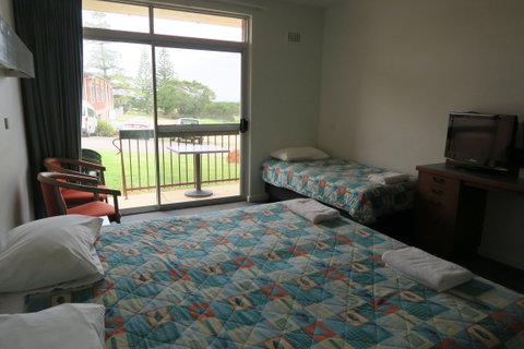 Tathra Hotel - Motel - Lennox Head Accommodation 2