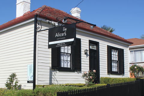 Alice's Cottages - Lennox Head Accommodation 0
