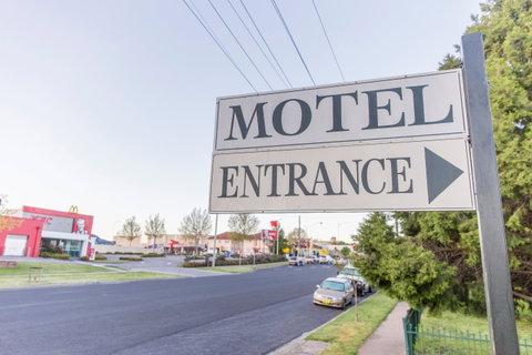 Bathurst Motor Inn - Lennox Head Accommodation 0