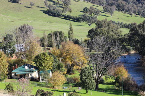 Elm Cottage Tumut - Lennox Head Accommodation 1