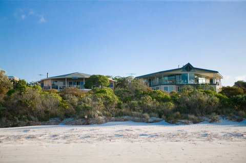 Island Beach Lodge - Lennox Head Accommodation 0