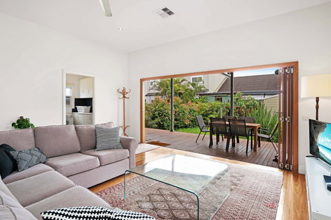 Newcastle Executive Homes - Cooks Hill Cottage - Lennox Head Accommodation 0