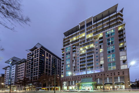 Oaks Adelaide Embassy Suites - Lennox Head Accommodation 0