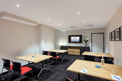 Oaks Adelaide Embassy Suites - Lennox Head Accommodation 2