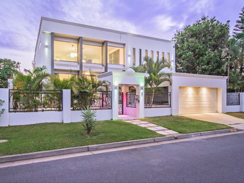 Riviera Waters Broadbeach - Vogue Holiday Homes - Lennox Head Accommodation 0