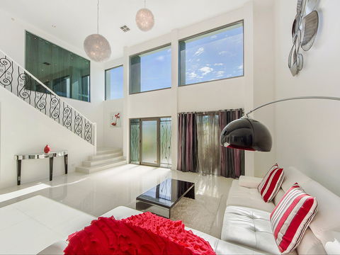 Riviera Waters Broadbeach - Vogue Holiday Homes - Lennox Head Accommodation 1