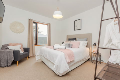 The Oak Nest Luxury Retreat - Lennox Head Accommodation 1