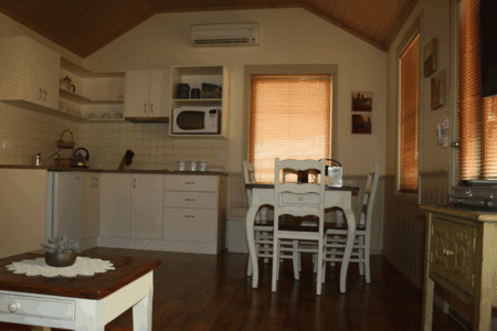 Autumn Affair Cottages  - Lennox Head Accommodation 3