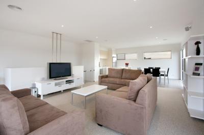 Golf Retreats Torquay - Lennox Head Accommodation 2