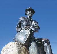 Paddy Hannans Statue - Lennox Head Accommodation