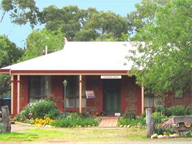 Stacey Studio Gallery & Almond Grove B&B - Lennox Head Accommodation 0