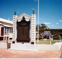 Gayndah War Memorial - Lennox Head Accommodation