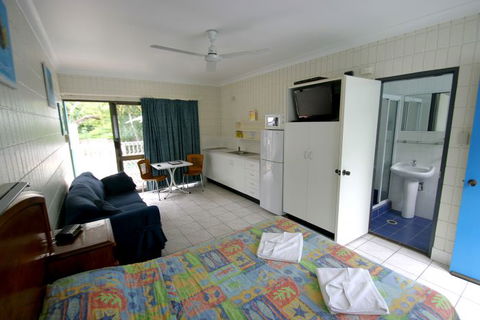 Tropical Palms Inn - Lennox Head Accommodation 0