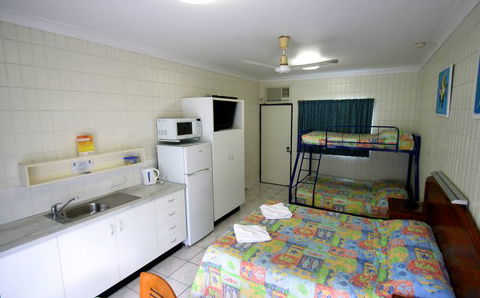 Tropical Palms Inn - Lennox Head Accommodation 2