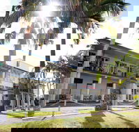 Theodore - Lennox Head Accommodation